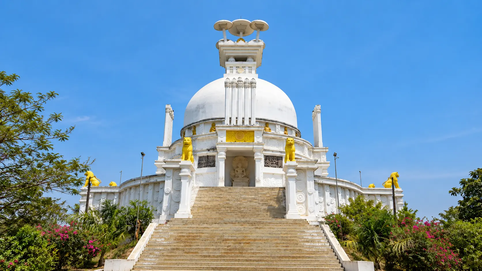 Dhauli Giri Shanti Stupa