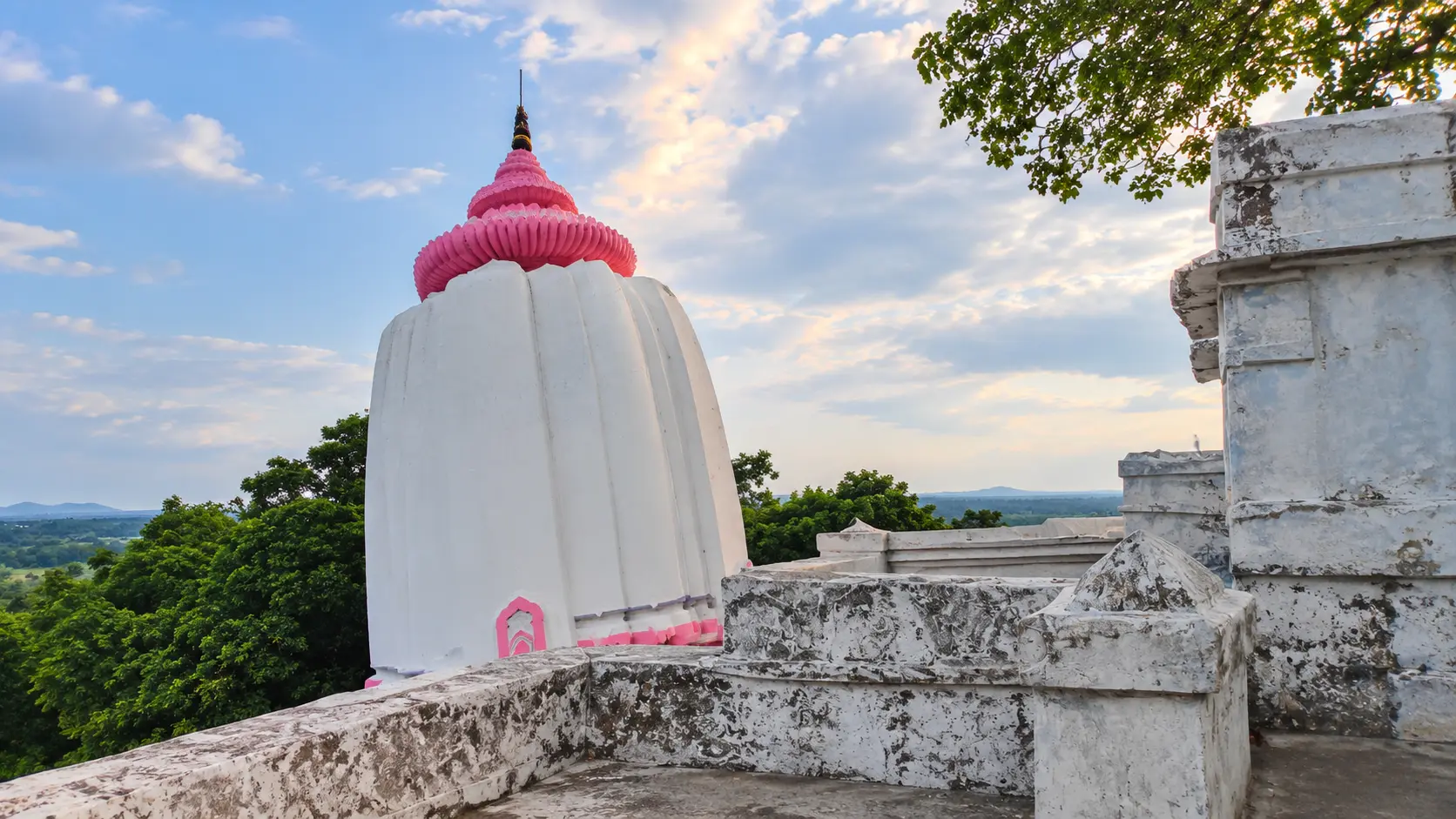 Huma Leaning Temple
