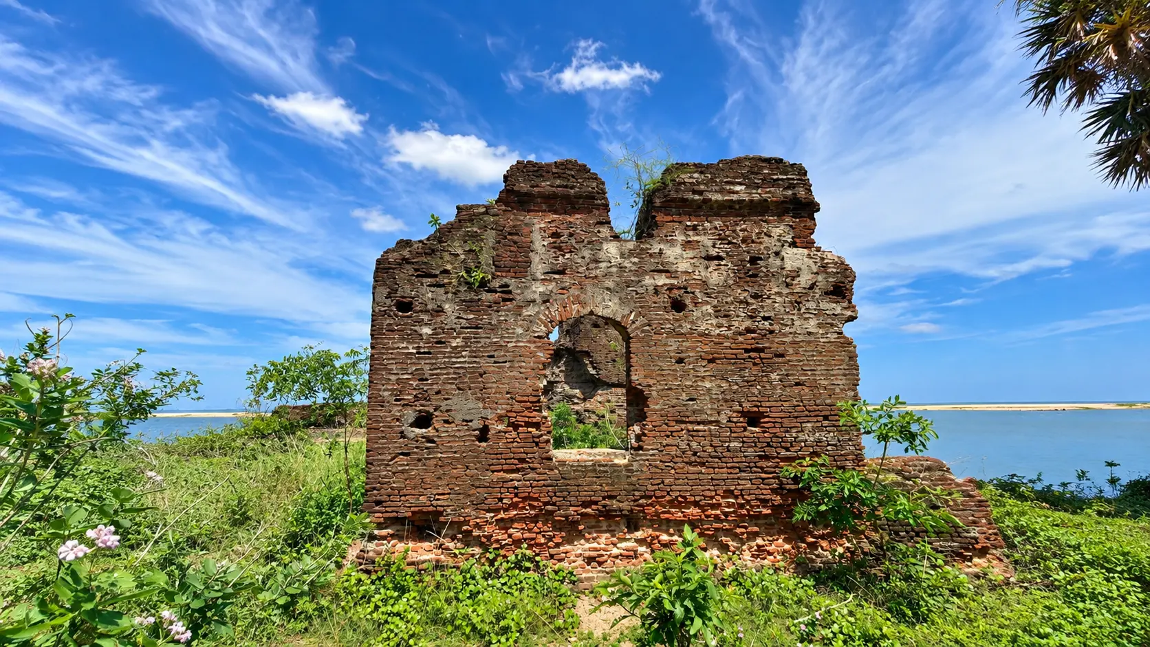 Alamparai Fort