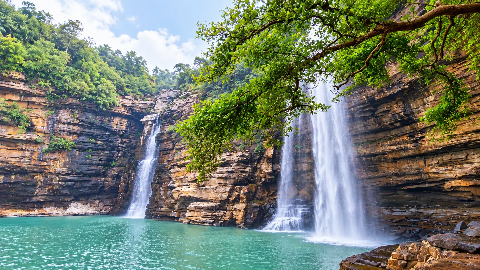 Lakhaniya Dari Waterfall